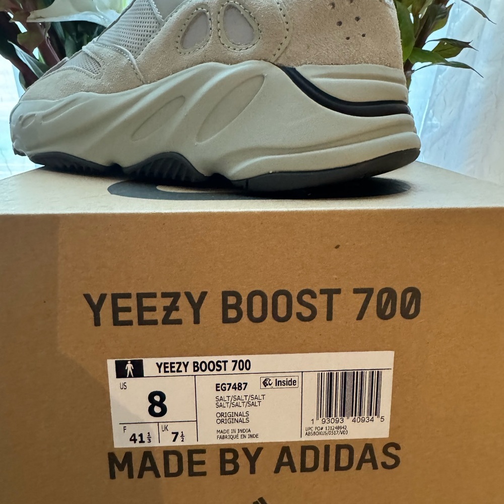 YEEZY 700